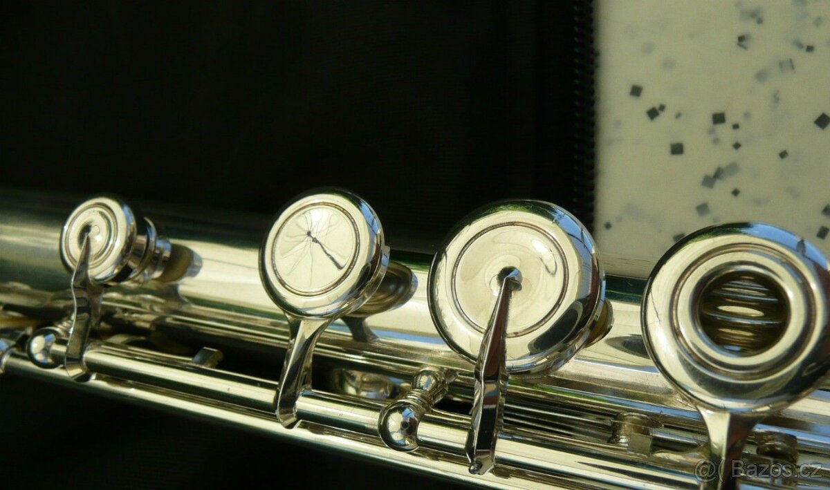 Yamaha YFL81 Solid Silver Flute - 4