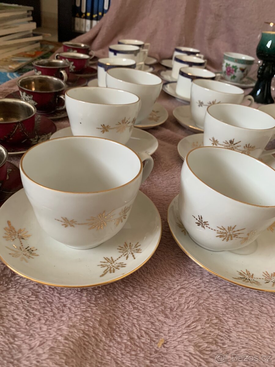 Úklid půdy 1: hrnečky, konvice, skleničky - 4