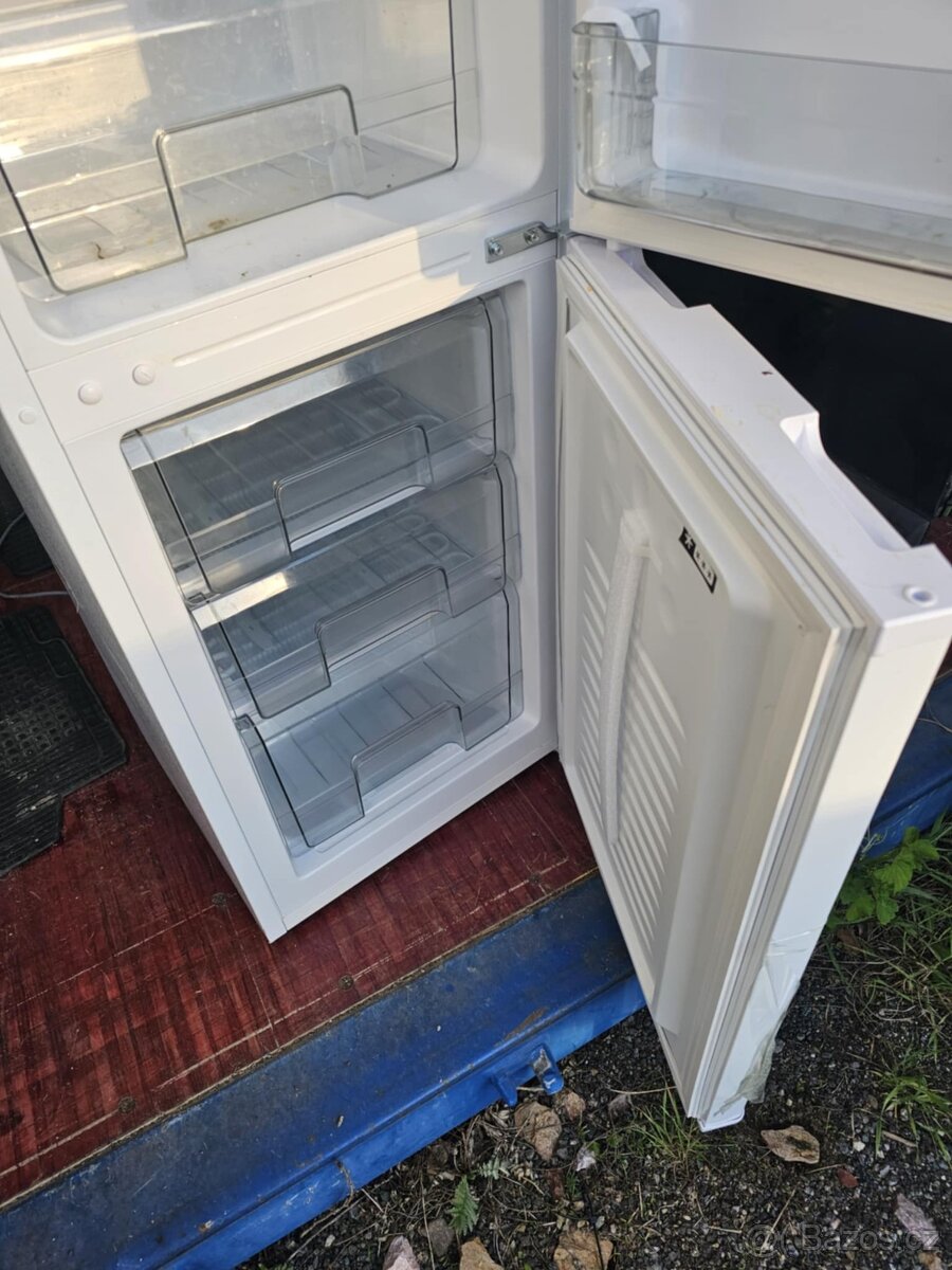 Lednice goddess s mrazákem - 4