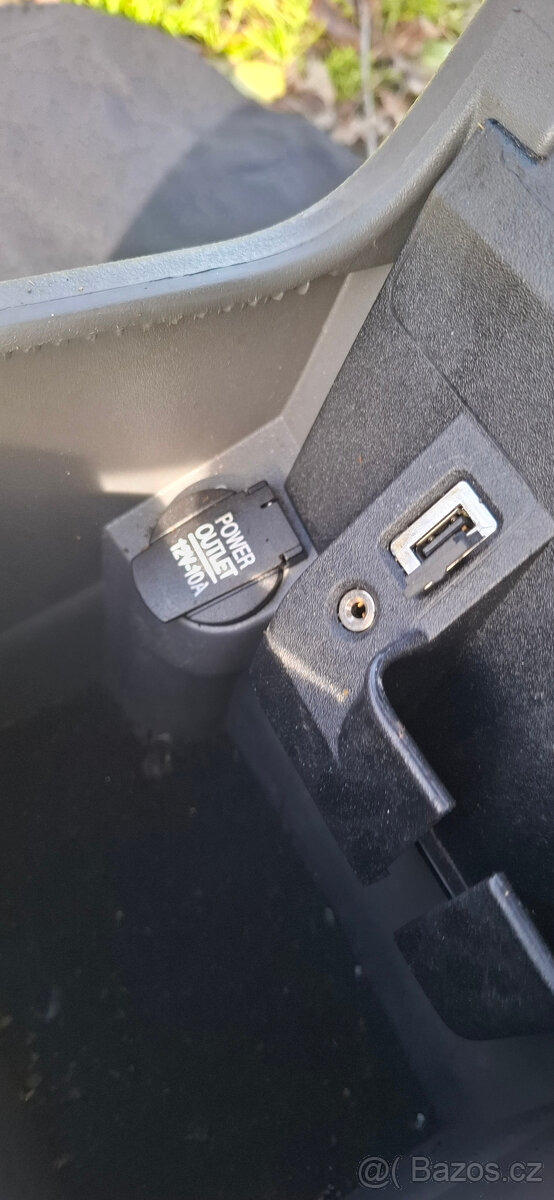 Ford Focus II loketni opěrka Titanium usb aux - 4