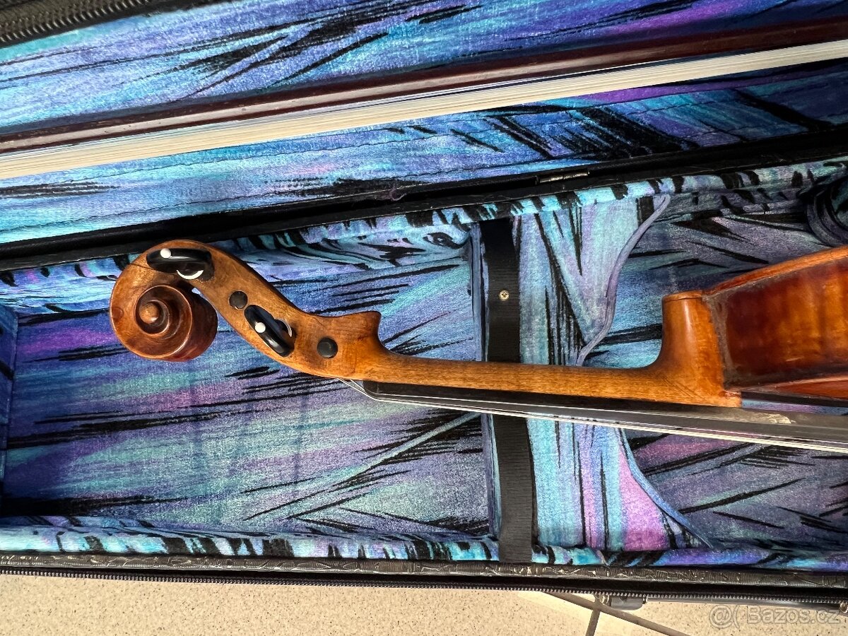 Prodám housle velmi staré a hysterické - 4