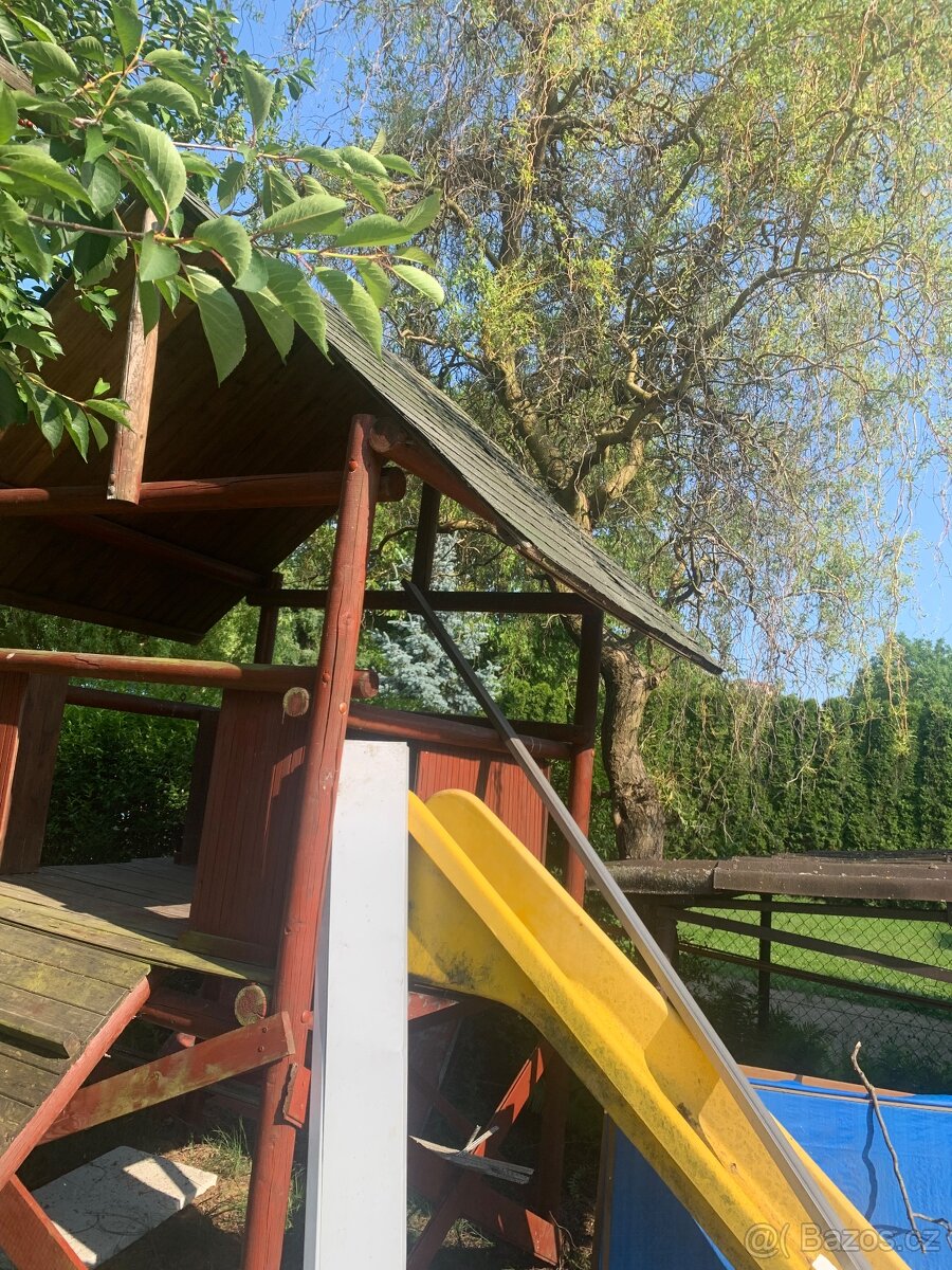 Domeček se skluzavkou a houpačkou - 4