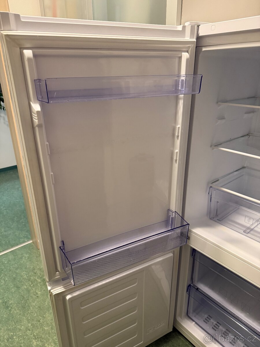 Lednice s mrazákem Beko - 4
