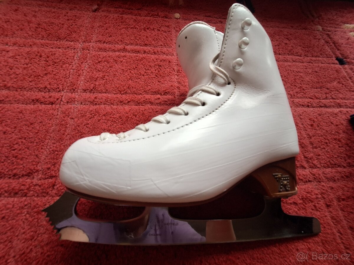 Prodám závodní krasobrusle Risport RF light vel. 220 - 4