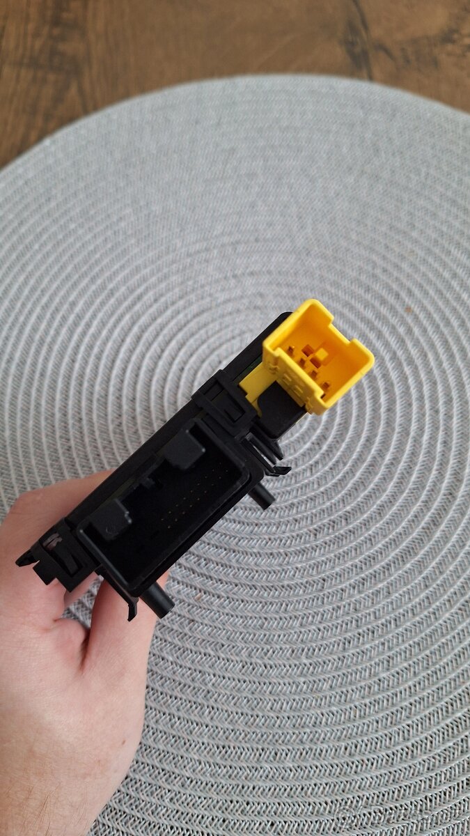 Podvolantová jednotka Passat B6 - 4