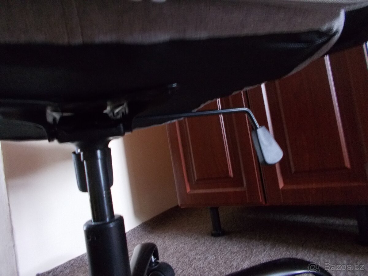 Kancelářské křeslo - 4