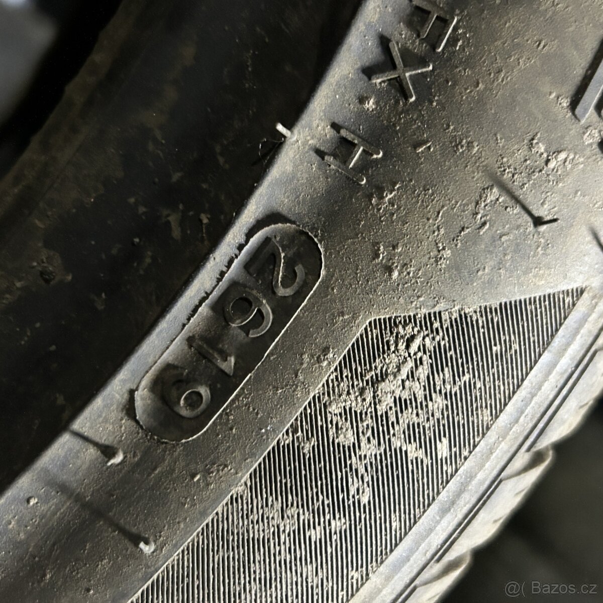 Zimní pneu 235/45 R17 97V Hankook 7-7,5mm - 4