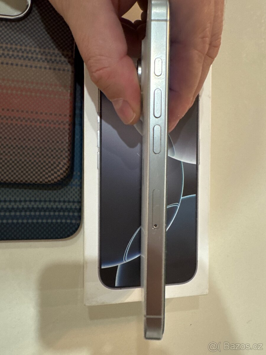 Apple iPhone 16 pro 128GB - 4