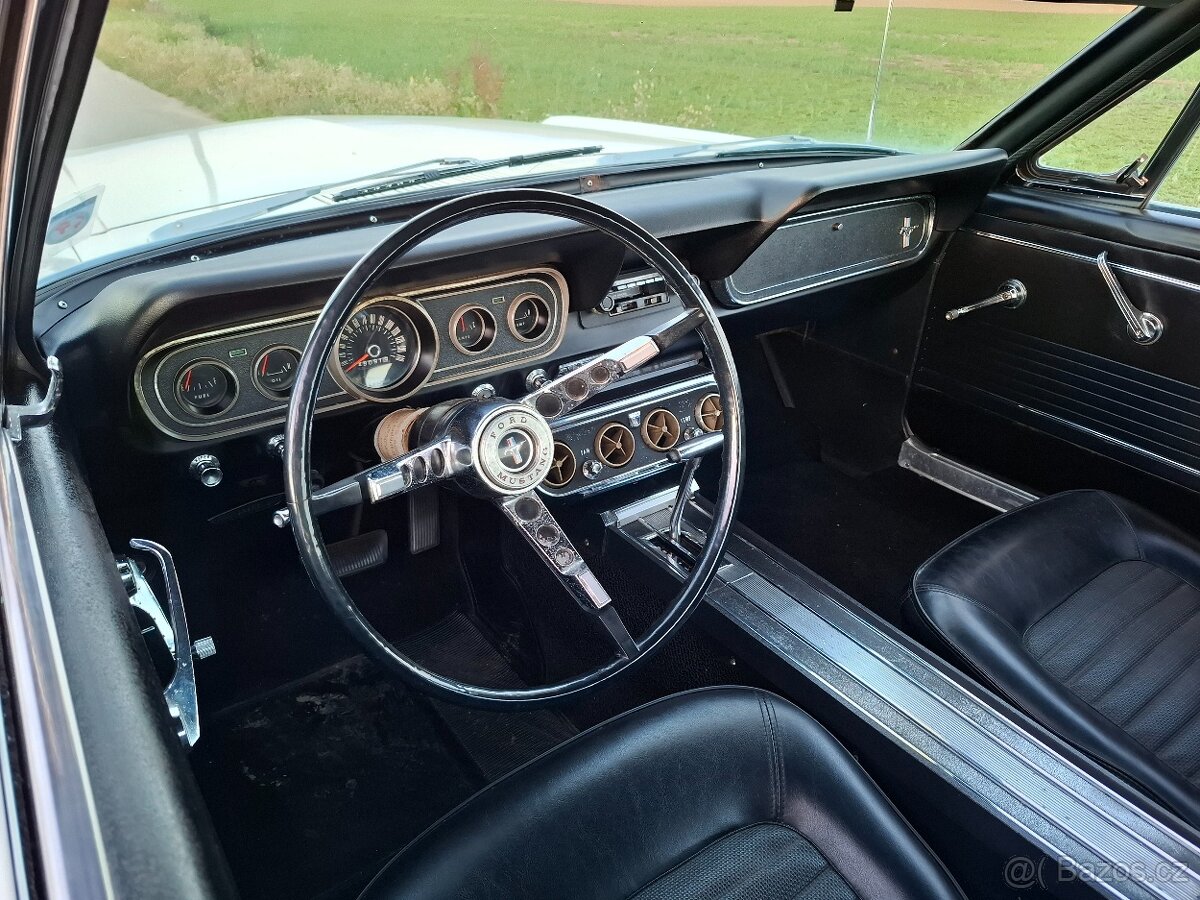 Ford Mustang Fastback - 4