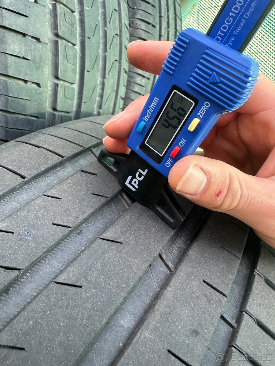 Pneumatiky 235/55R20 - 4