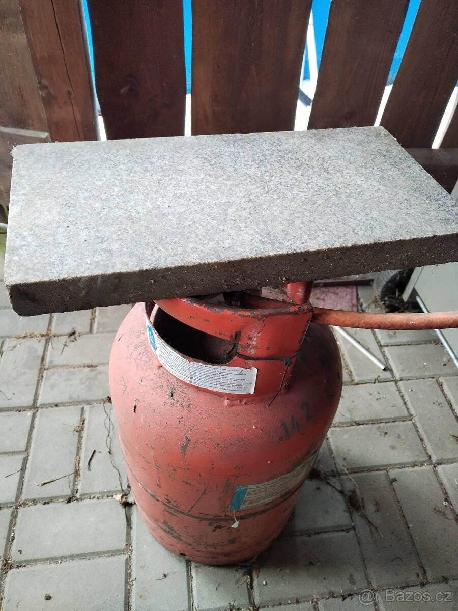 Nabízím k prodeji plynový gril - 4