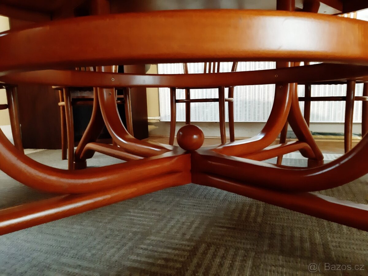 Velký jídelní stůl kulatý masiv - 4