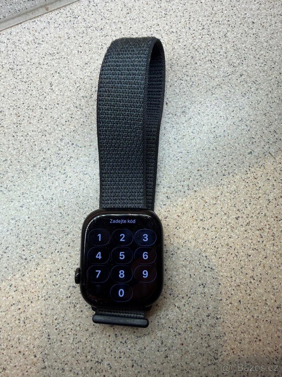 Apple Watch Series 10 GPS + Cell 46mm - klavírní černá Ink L - 4