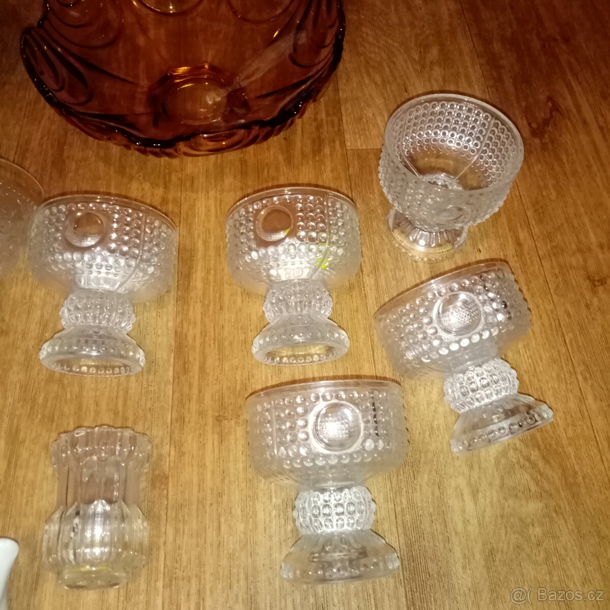 Prodám staré české sklo mísy - medové sklo a poháry Matura - 4