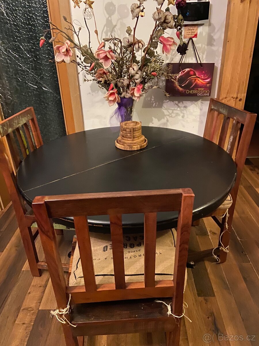 Prodám stul rozkládací z masivního dřeva - 4