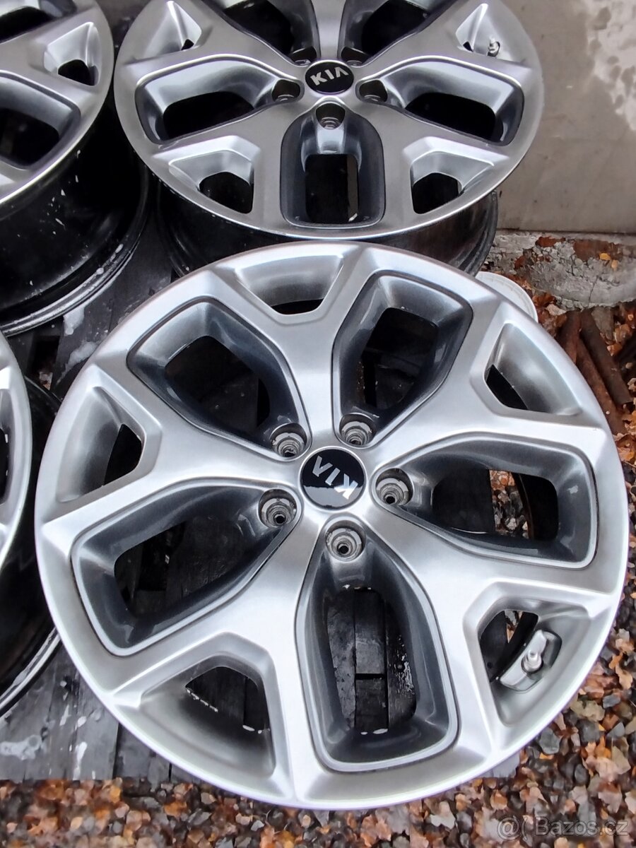 ALU KIA 5x114,3 R19 ET-49,5 7, 5J střed 67mm - 4
