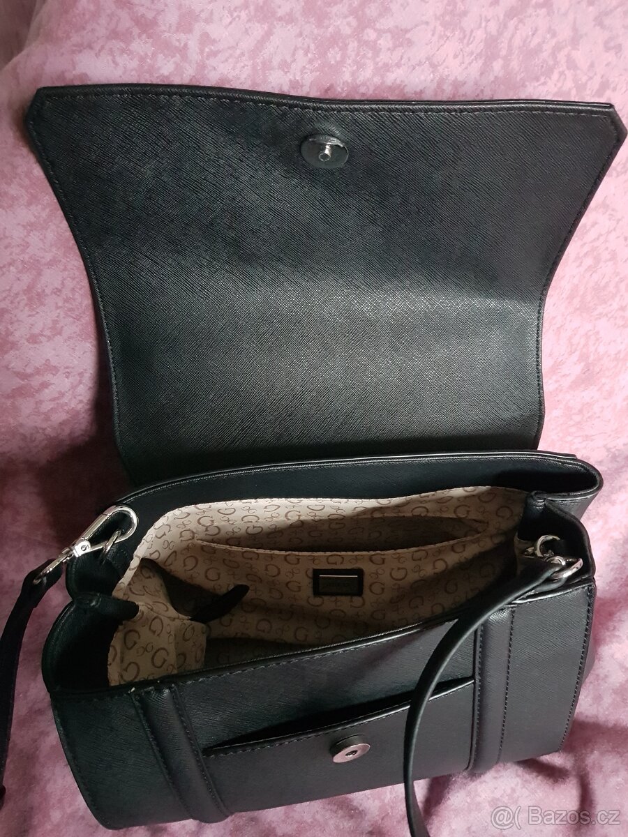 Guess černá kabelka-kufřík 15x25x21cm - 4
