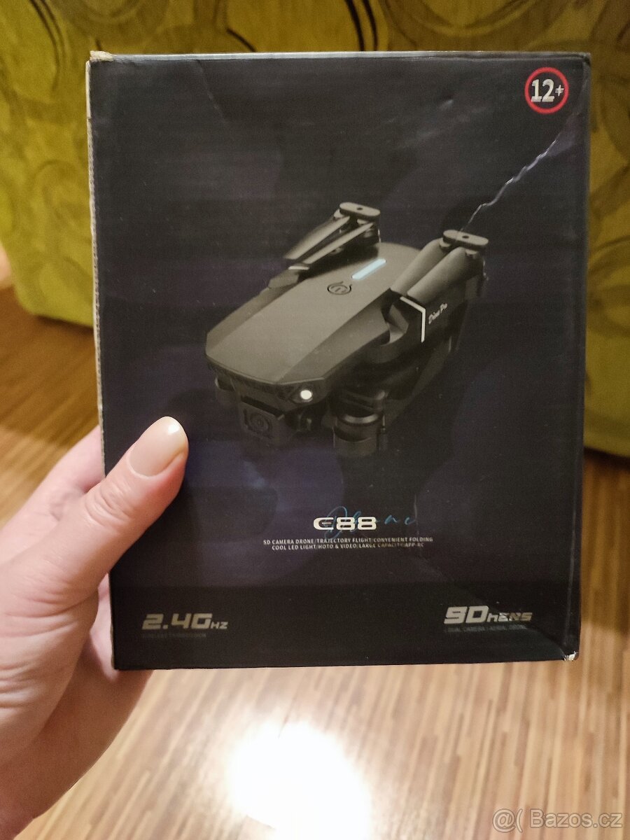 Dron E88 s Kamerou, Wifi - 4