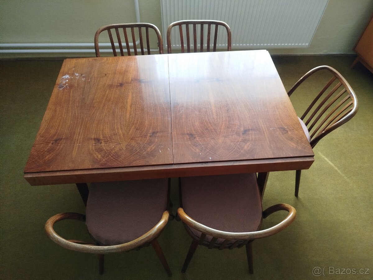 Jídelní stůl Jitona + židle TON - 4