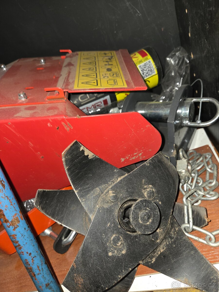 Vertikutátor + plečka - 4