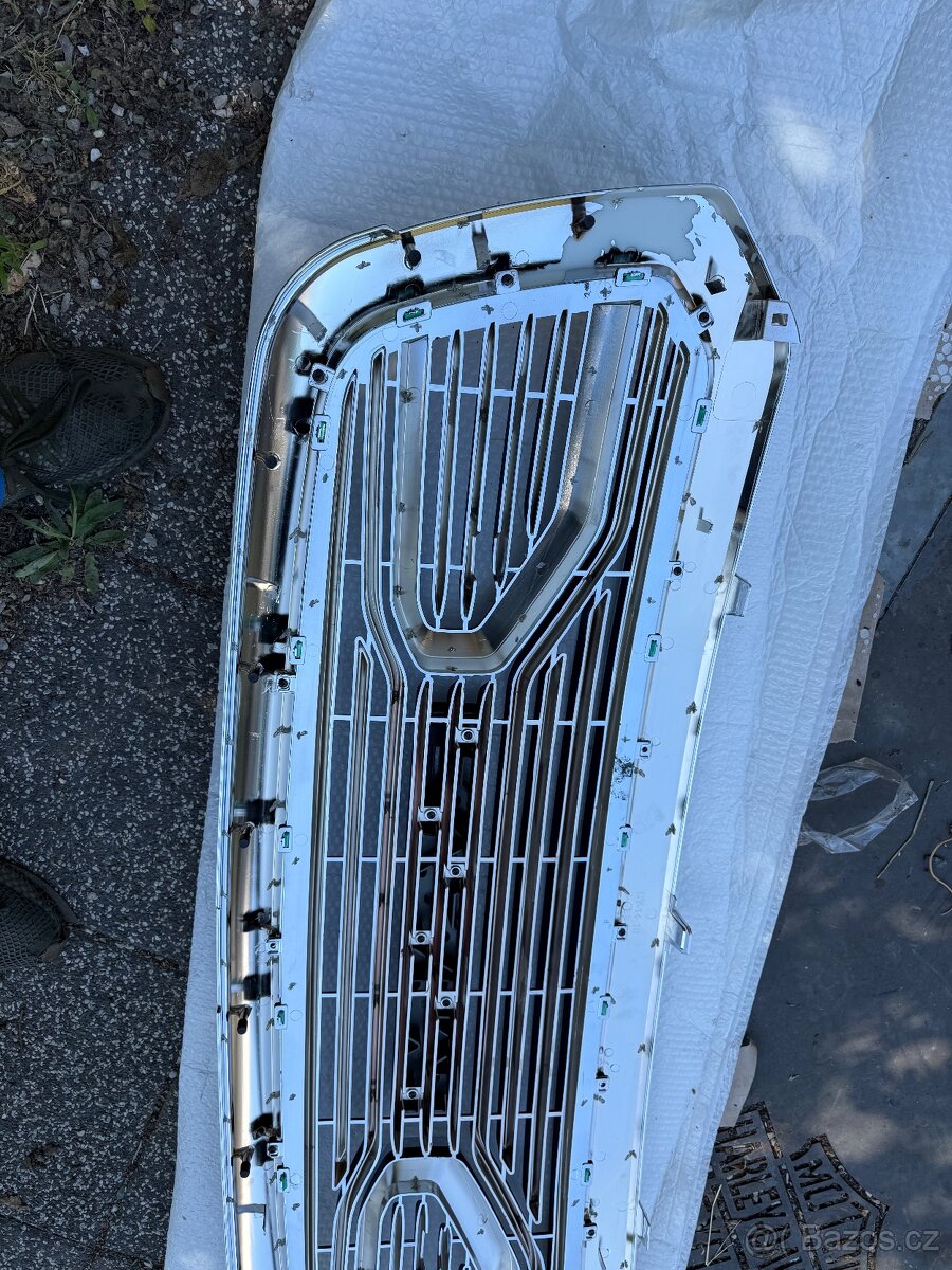 Maska přední grill na Dodge Ram 4 generace - 4
