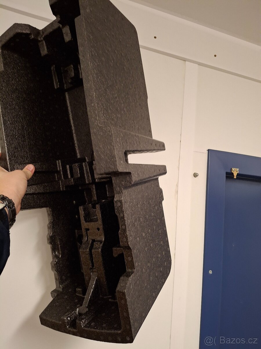 Polystyrenový výlisek pro uložení nářadí na opravu pneu do k - 4