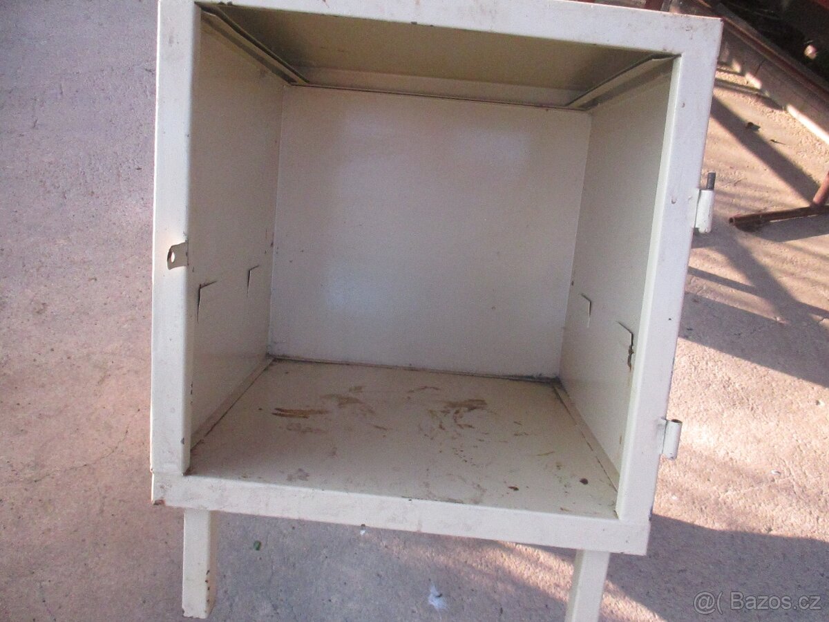 Vojenský stolek - 4