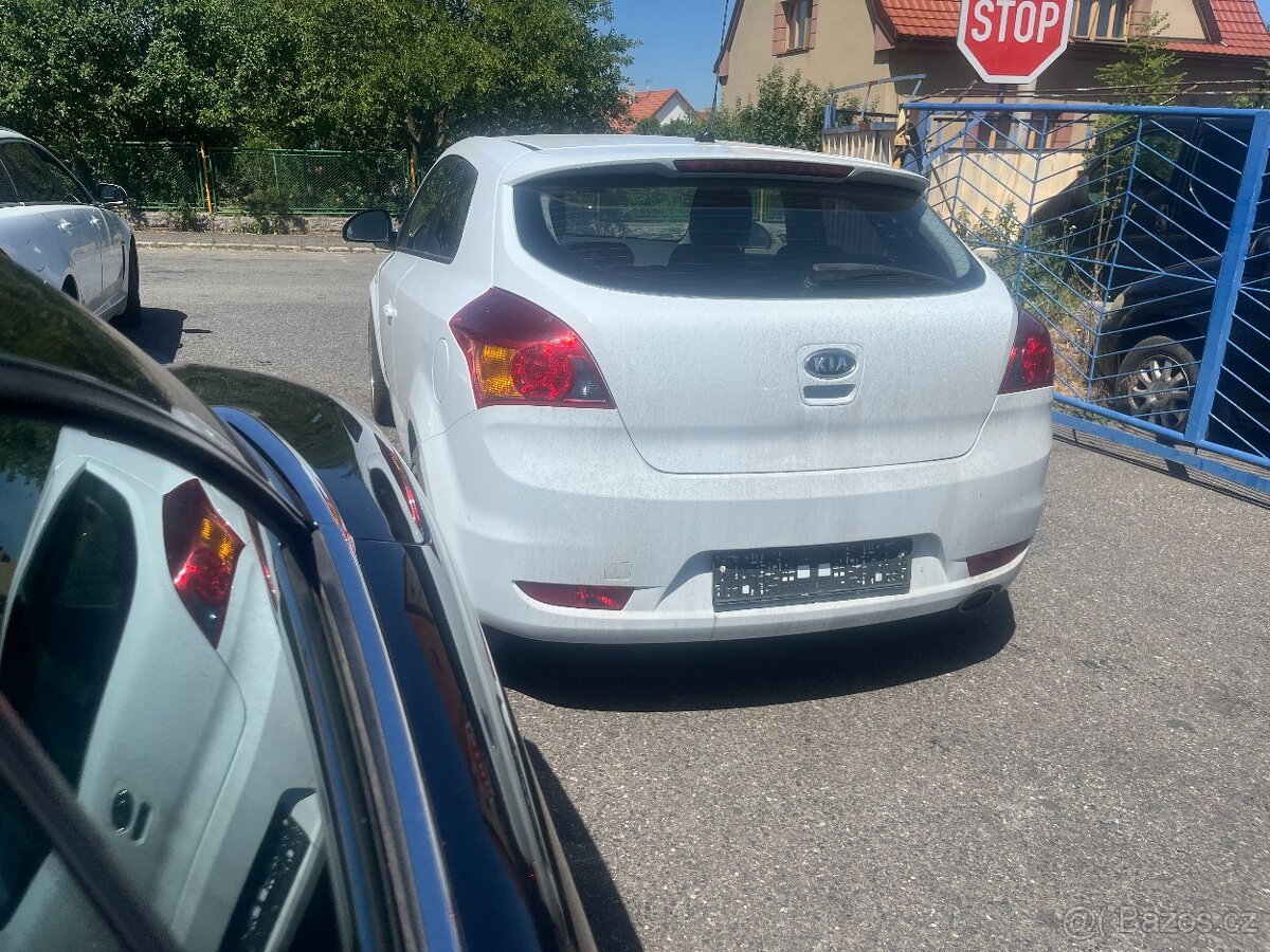 KIA PROCEED 1.6 CRDi Kupé - 4