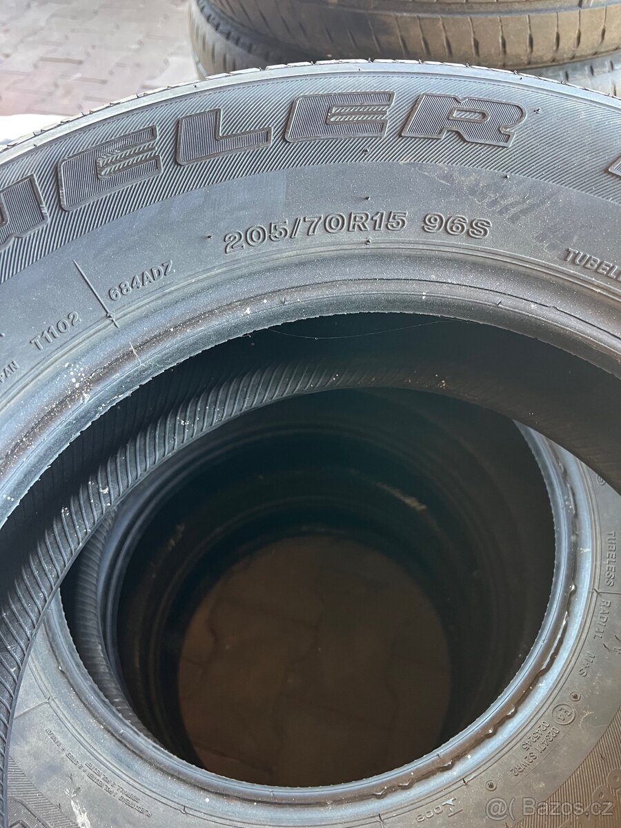 4x 205/70 r15 Bridgestone 5mm - 4