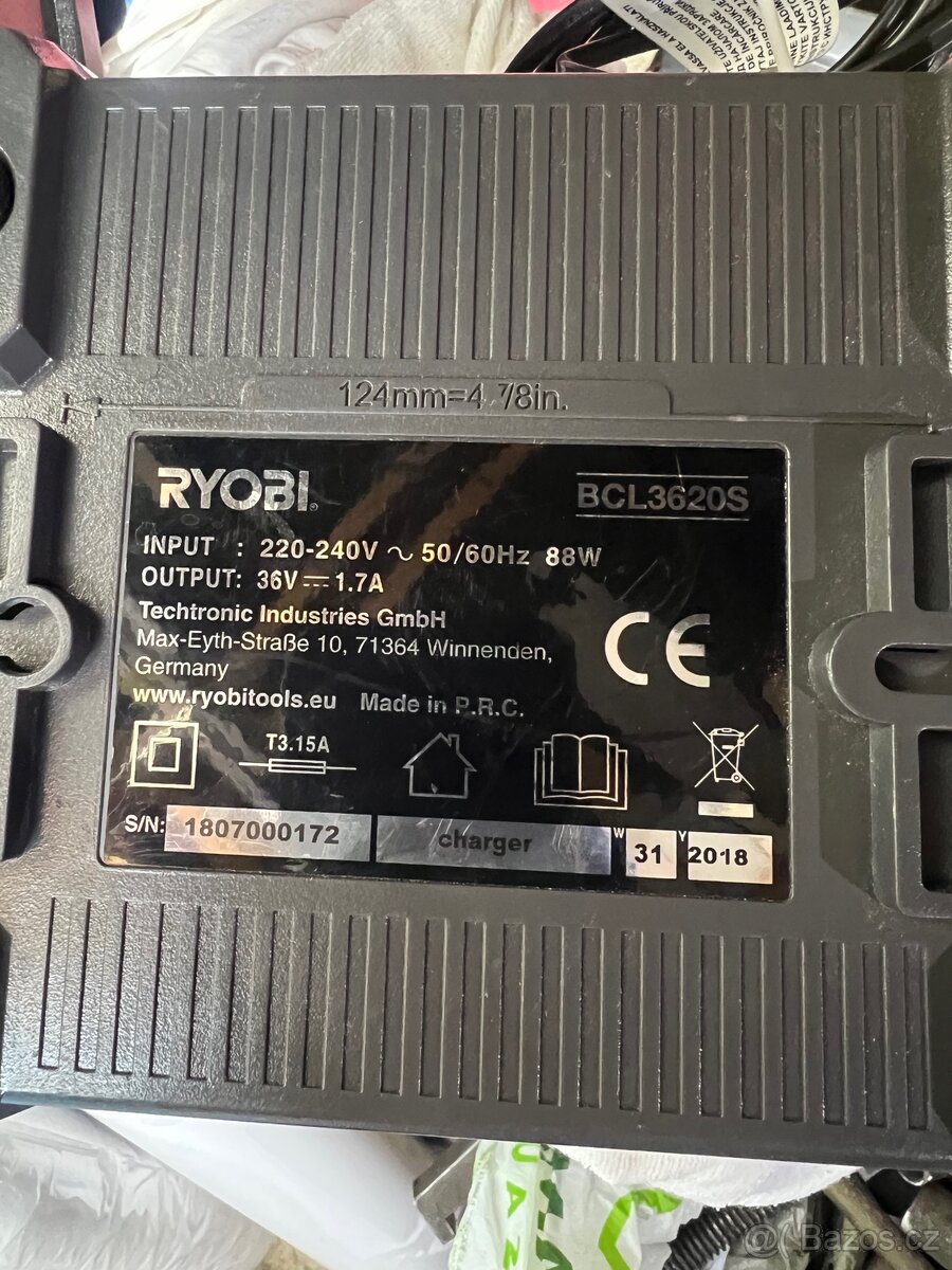 Nabíječka na baterii RYOBI - 4