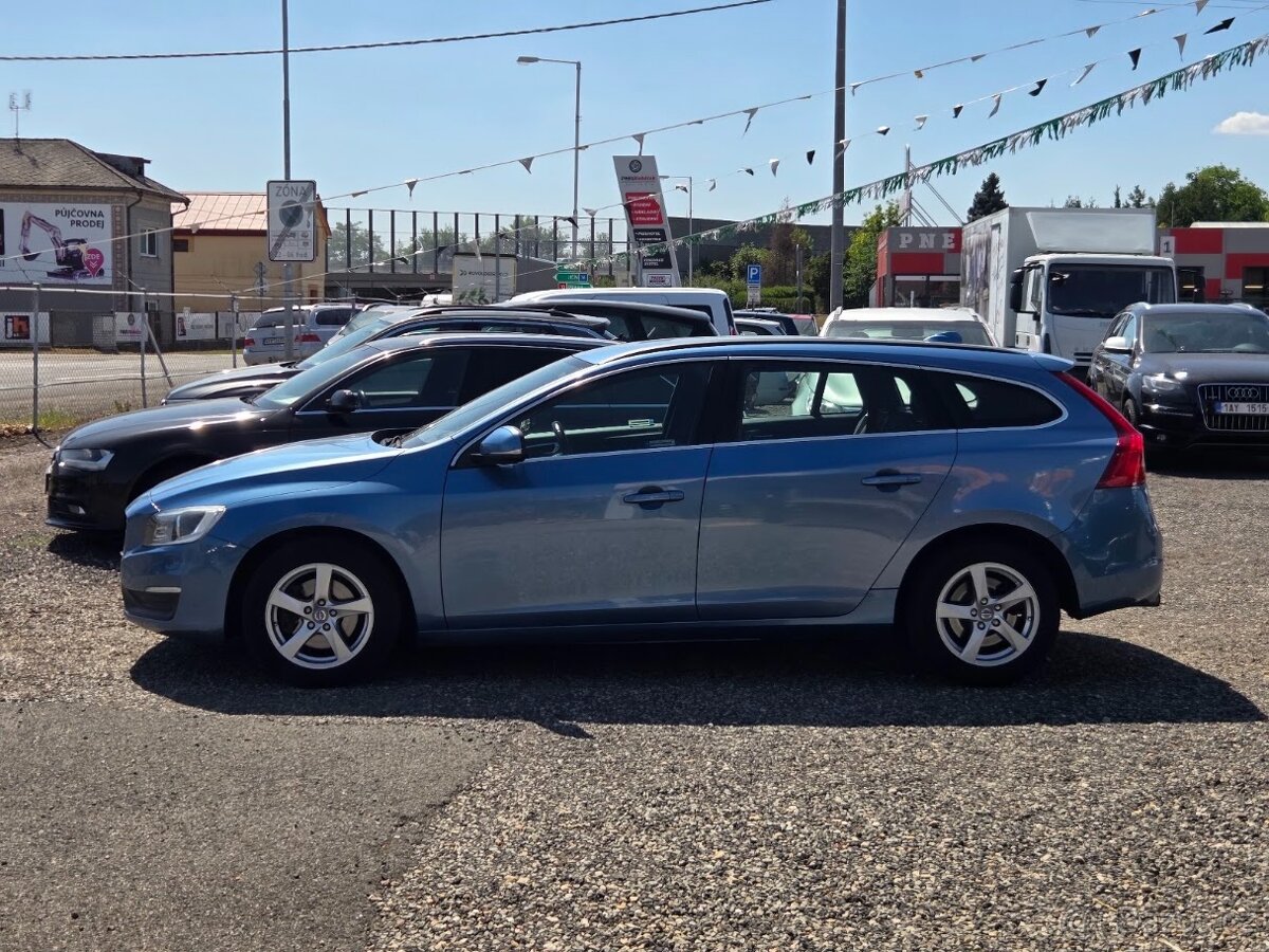 Volvo V60 2.0 D4- 120kw- NAVIGACE- A/C- SUPER - 4