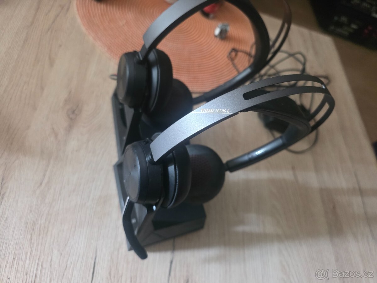 POLY VOYAGER FOCUS 2 - 4