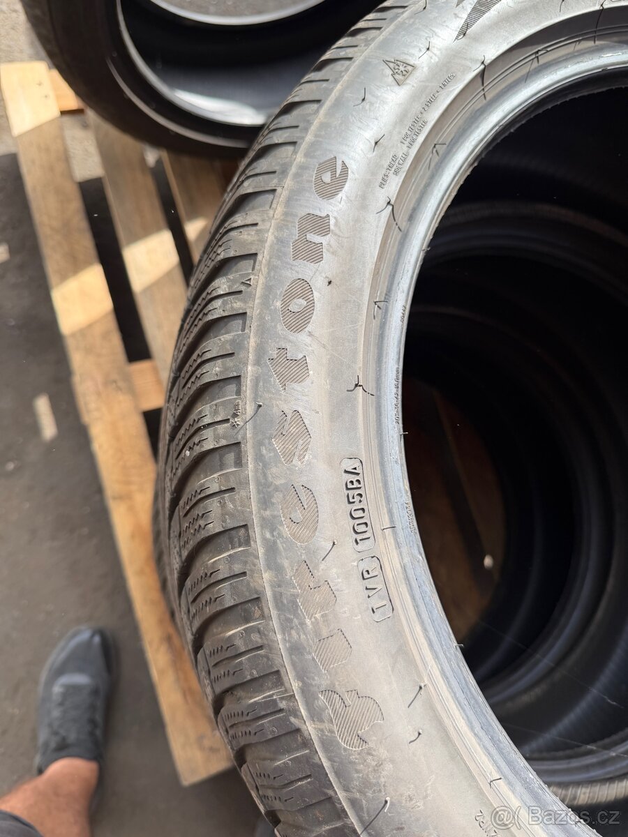 Prodám pneu zimni 255/45/20 - 4