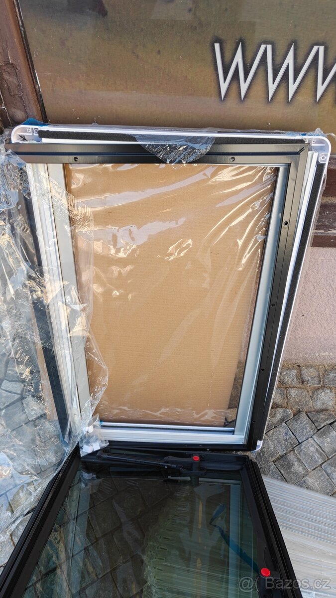 Boční okno na karavan 75x50 nové - 4