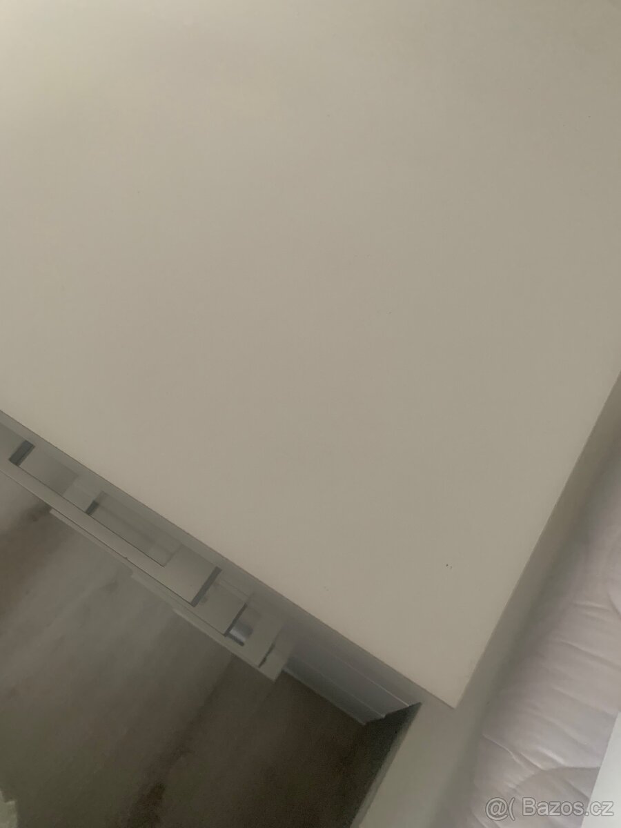 Bílý psací stůl - 4