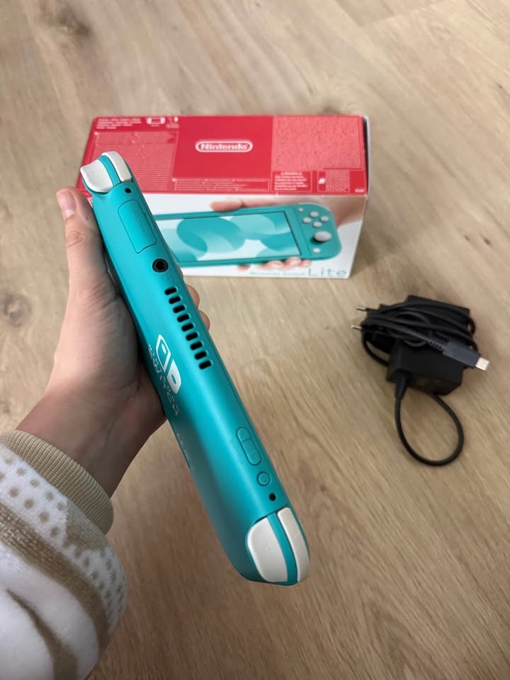 Nintendo Switch Lite - 4