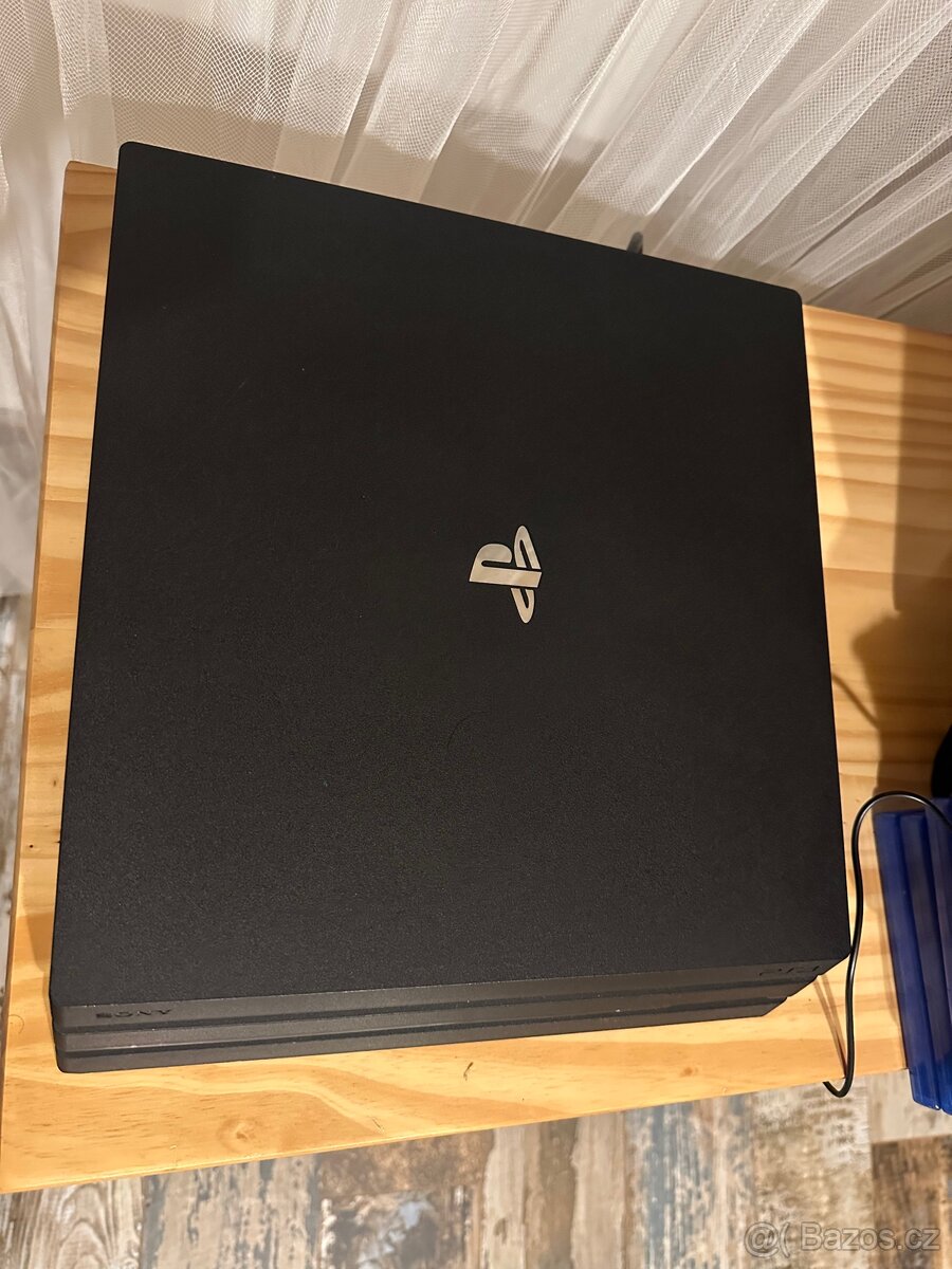 PS4 pro 1tb - 4