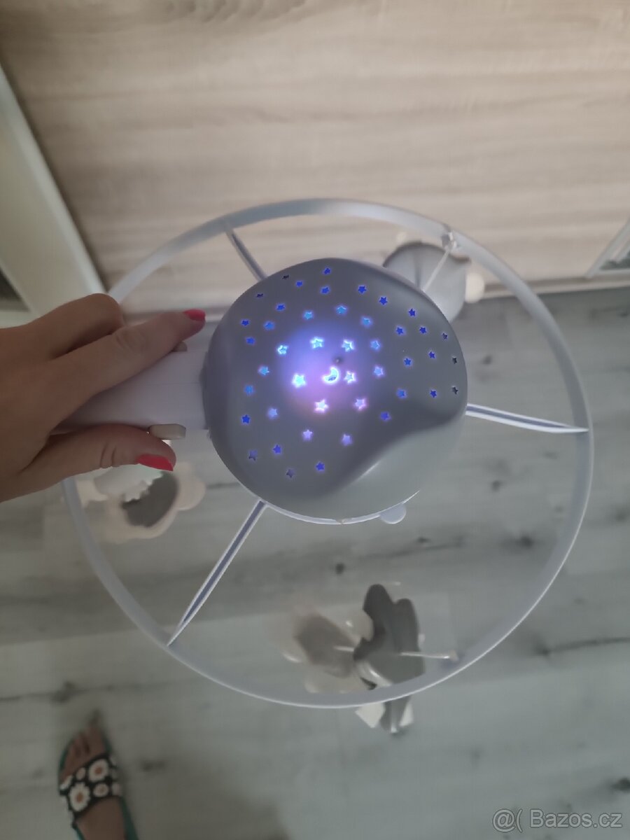 Kolotoč nad postýlku - 4