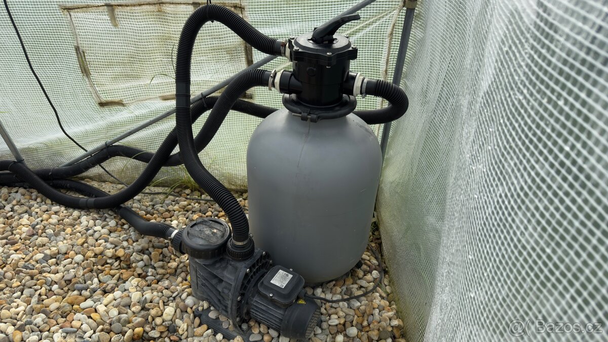 Bazén s kompletním zázemí.. - 4