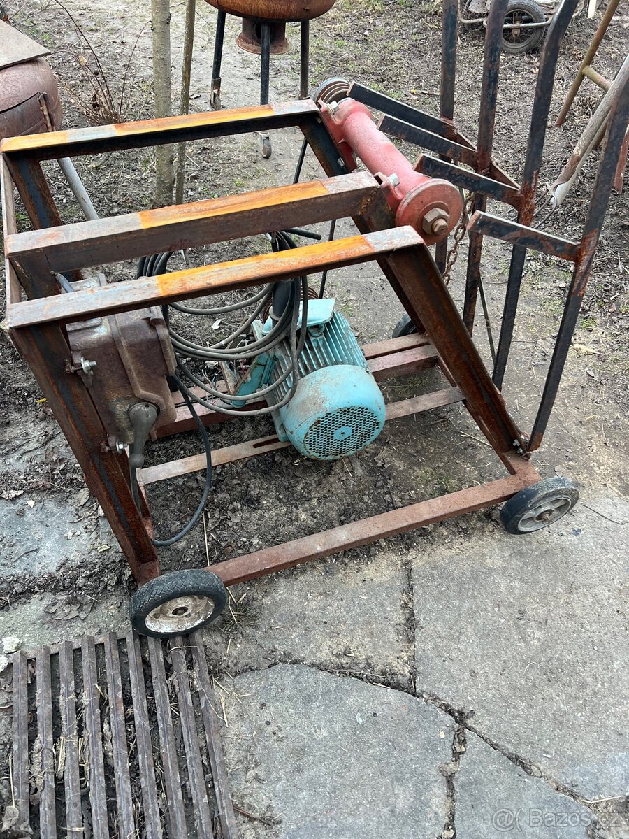 Konstrukce cirkulárky s motorem 2,2 kW - 4