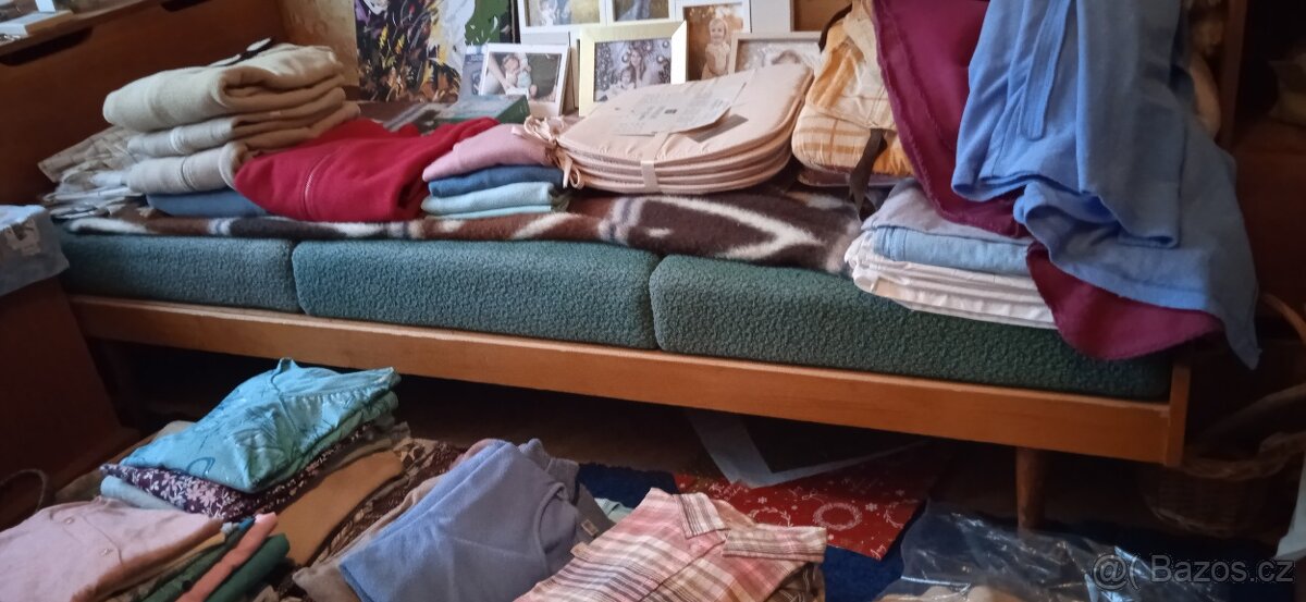 Peřináče, postele, prádelník - 4