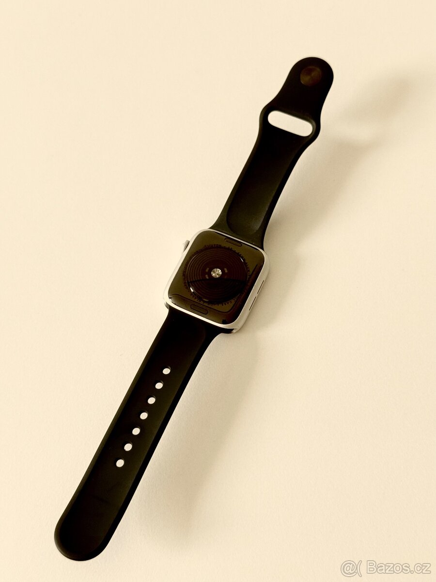 PRODÁNO - Apple Watch SE 42mm (1. gen) + 2 pásky - 4