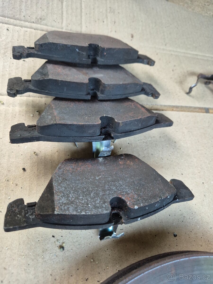Přední brzdy 330mm E90/91 komplet - 4