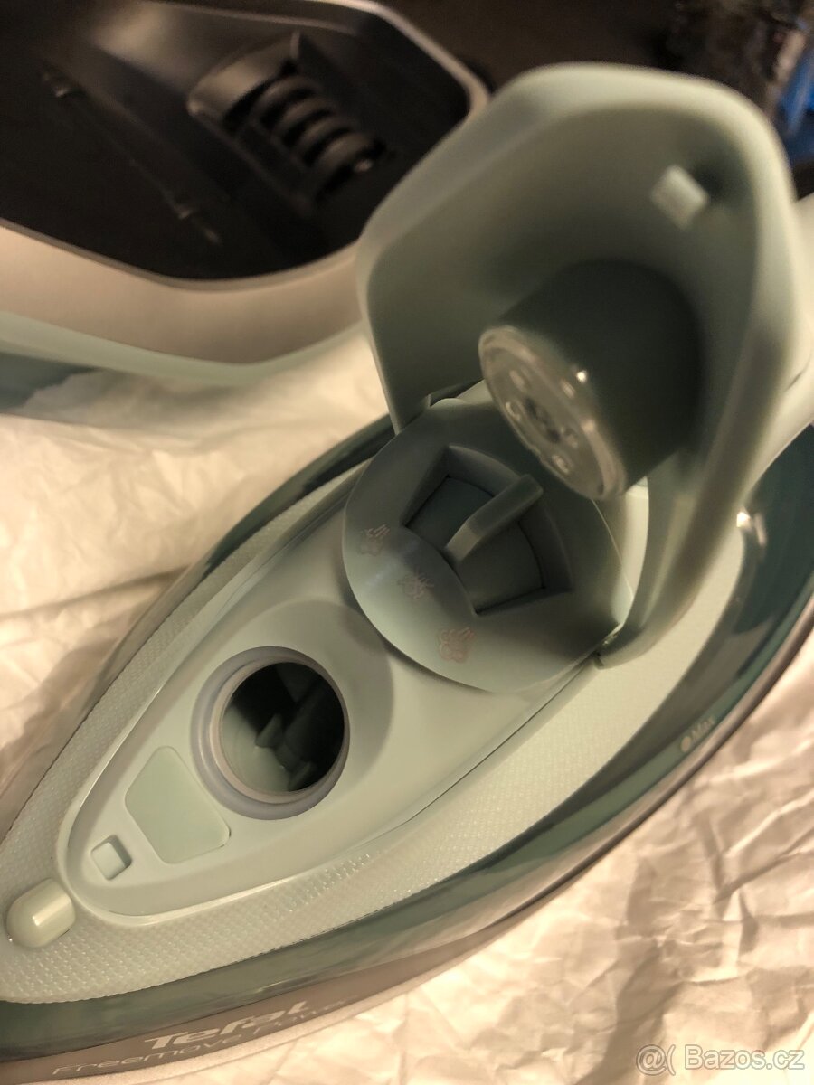 Bezdrátová napařovací žehlička Tefal fv6670e0 nová - 4