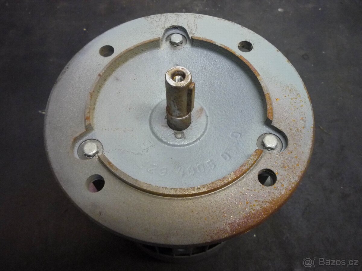 Nový přírubový motor MEZ 900ot/min 180W - 4