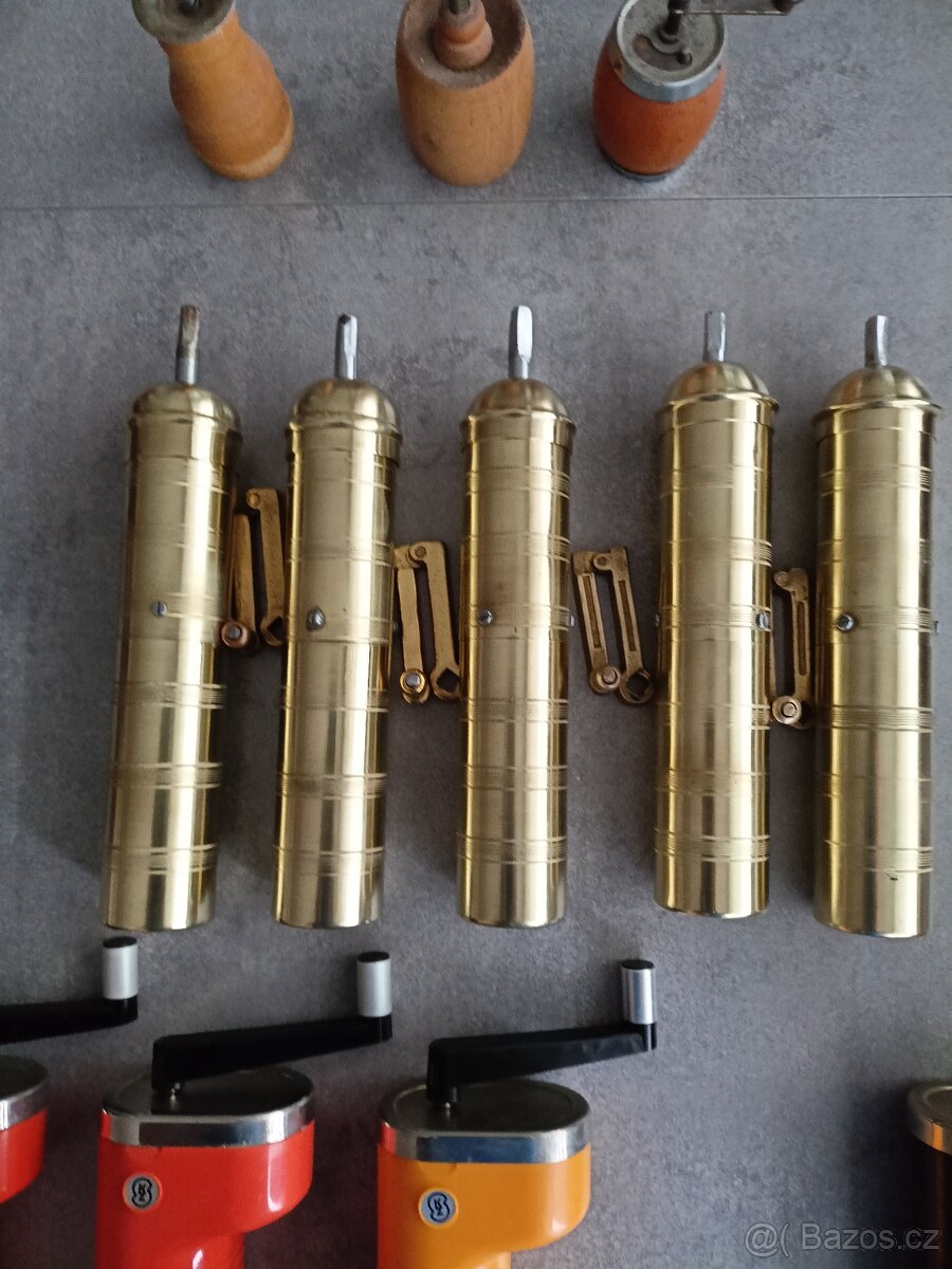 Mlýnek,mlýnek na kávu,retro mlýnek na kávu. - 4