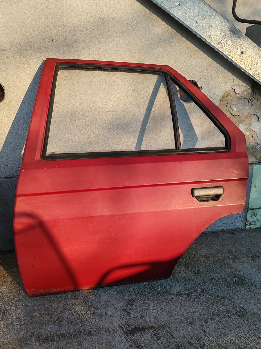 Zadní dveře škoda favorit- levé a pravé - 4