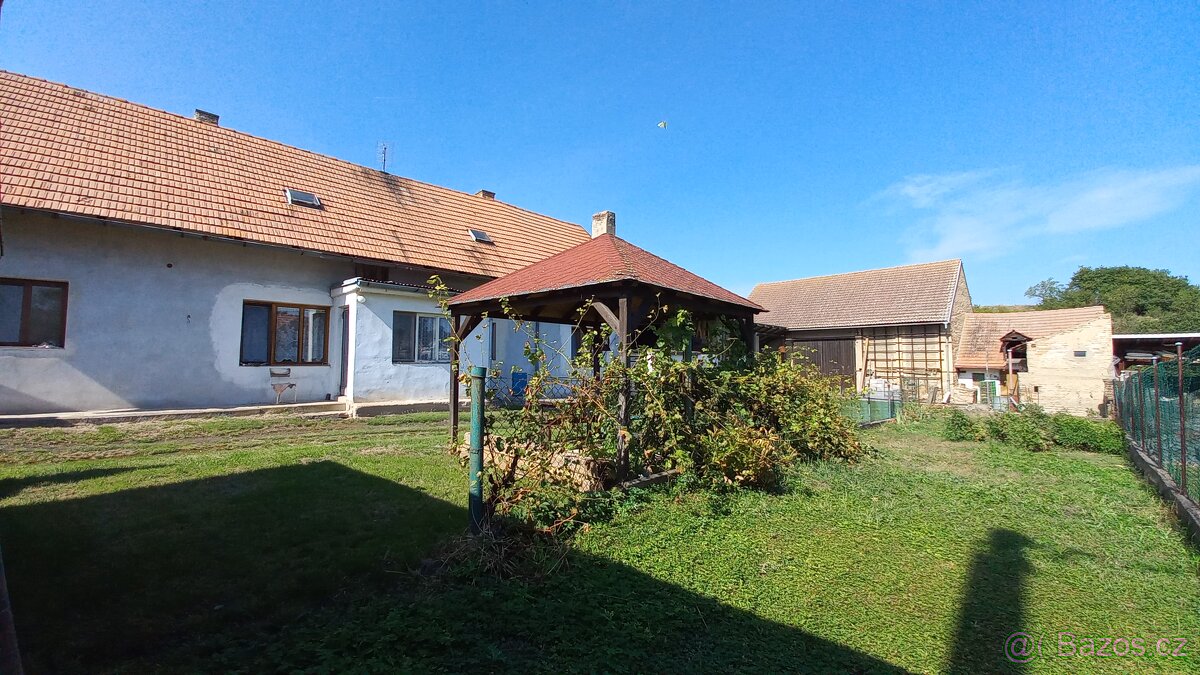 Prodej zemědělská usedlost blízko Prahy rodinnýdům - 4