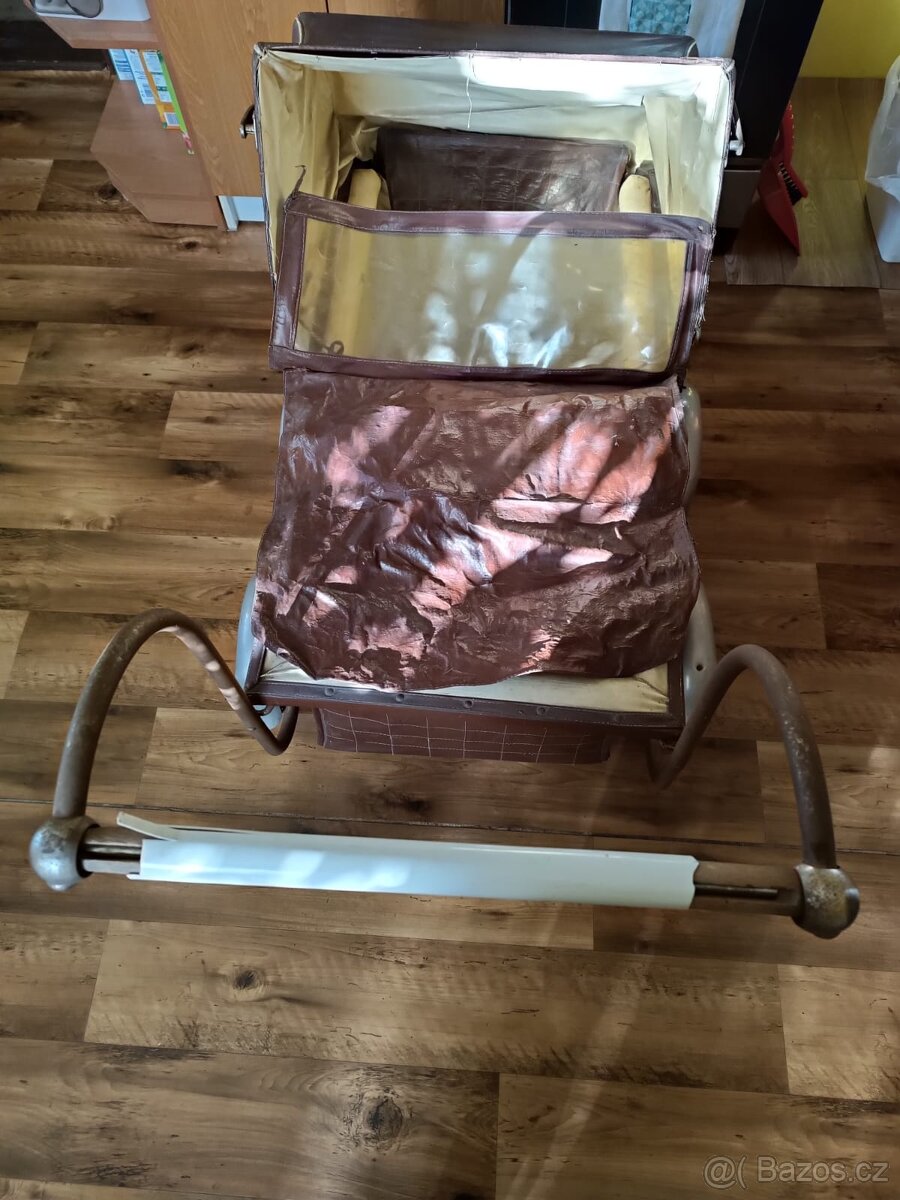 Starožitný kočárek - 4