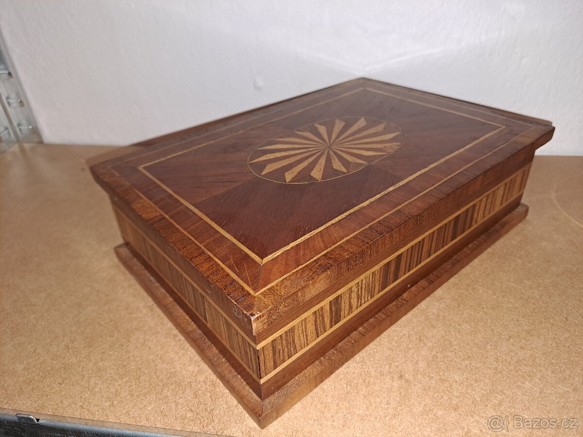 vykládaná skříńka - 4